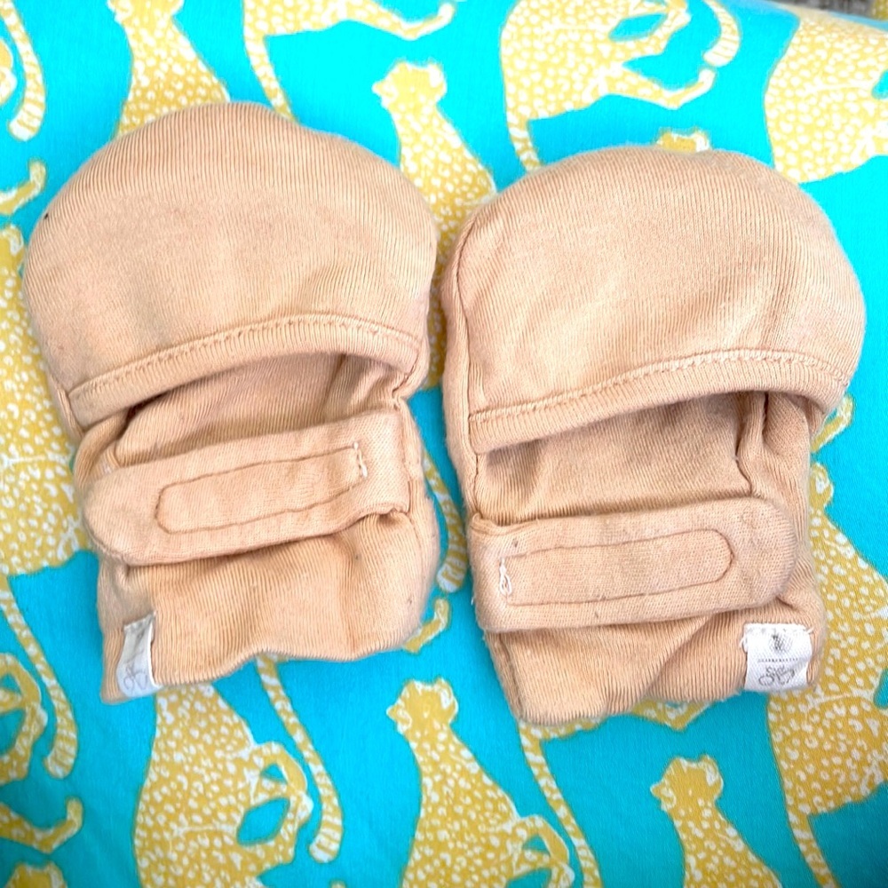 Goumi Mitts - Sandstone